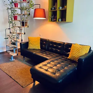 https://old-city-center-apartment-with-shared-yard.bucharesthotelsnow.com