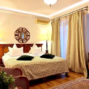 https://little-paris-boutique.bucharesthotelsnow.com